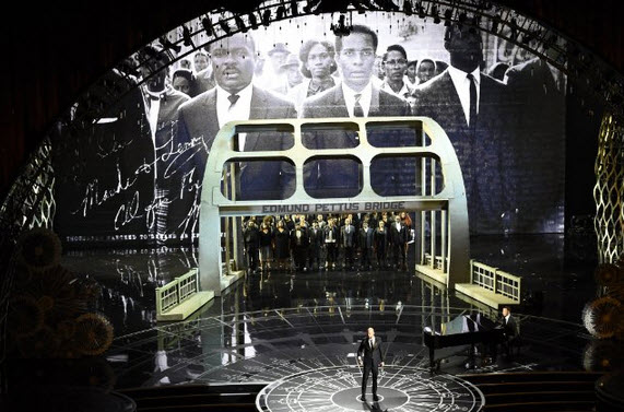 Common and John Legend perform "Glory".