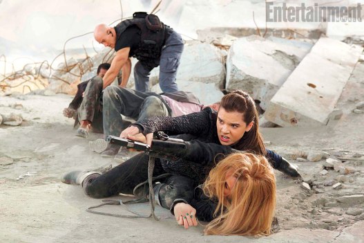 Barely Lethal Hailee Steinfeld and Jessica Alba (on ground)