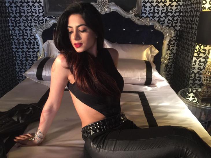 -Shadowhunters-on-set-emeraude-toubia-38597155-1024-768